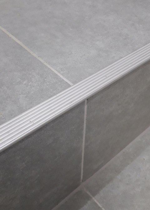 Listwa aluminiowa typu AZ- 100 cm