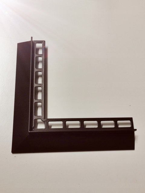 Okapnik aluminiowy anodowany BRĄŻ AOK25B/2,5M