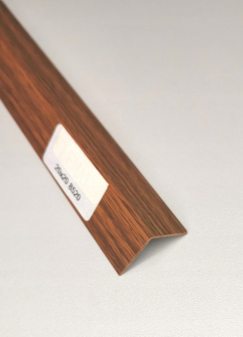 KĄTOWNIK PCV ZŁOTY DĄB/ 8520/ 20X20x1,2/ 2,5M